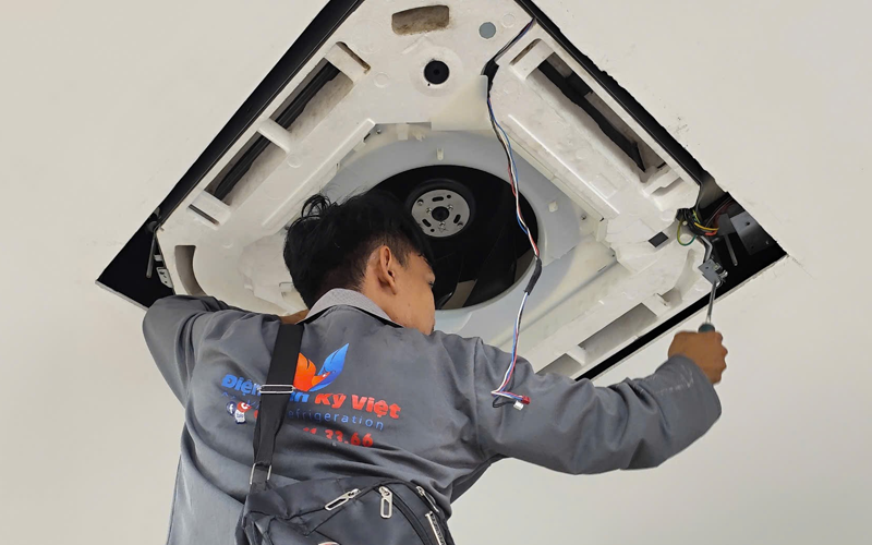 Vệ sinh máy lạnh âm trần uy tín tại Tp.HCM