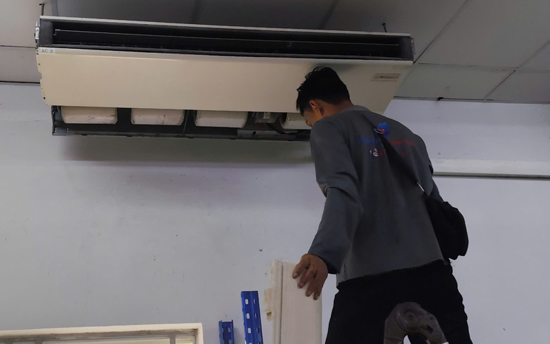 Vệ sinh máy lạnh áp trần chuyên nghiệp tại TP.HCM