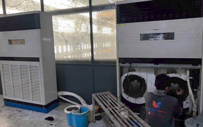 Vệ sinh máy lạnh tủ đứng chuyên nghiệp tại TP.HCM