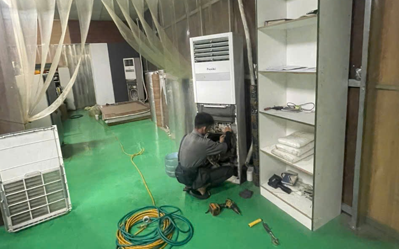 Vệ sinh máy lạnh tủ đứng tại TP.HCM