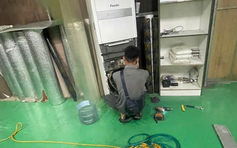 Vệ sinh máy lạnh tủ đứng